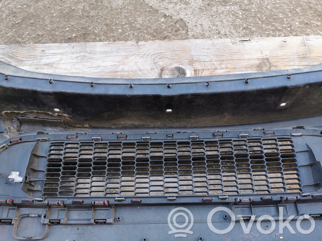 Передний бампер