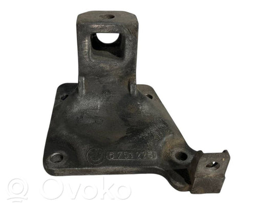 Dzinēja nostiprināšanas stiprinājums-kronšteins