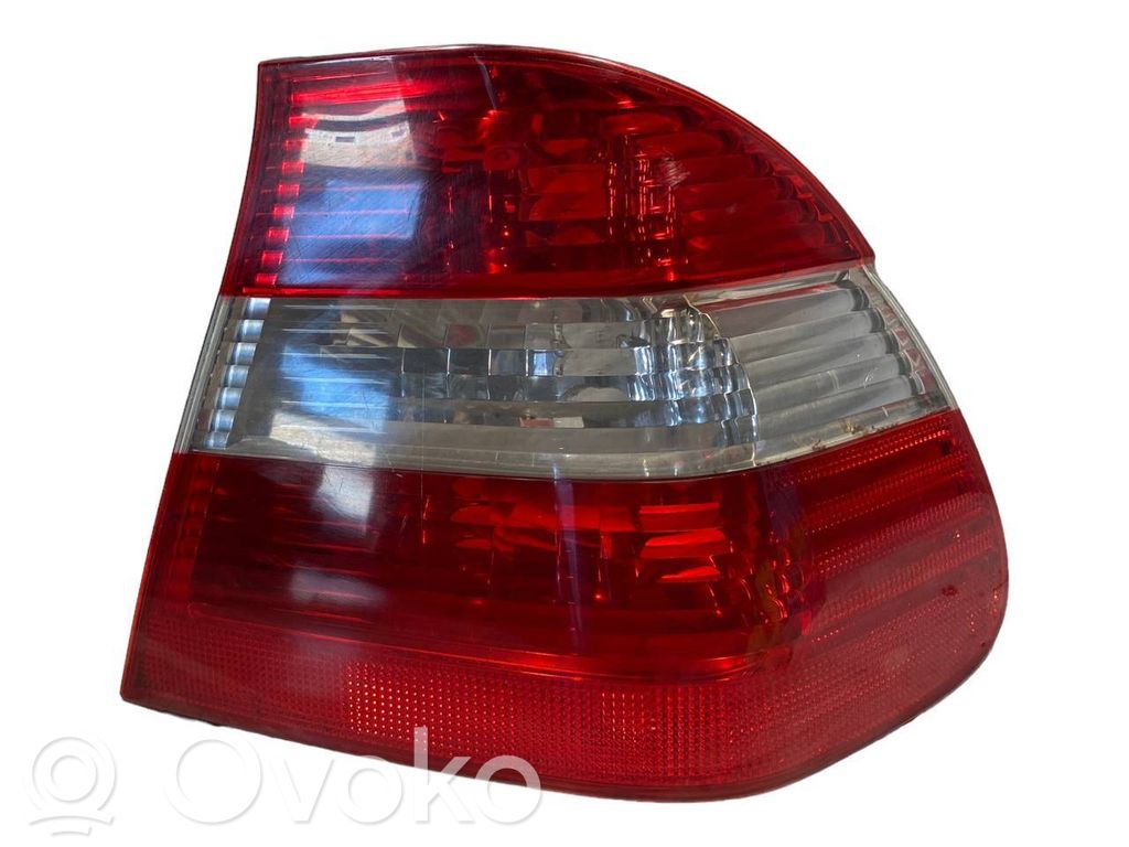 Aizmugurējais lukturis virsbūvē