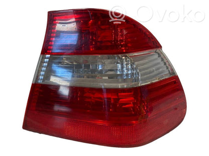 Aizmugurējais lukturis virsbūvē