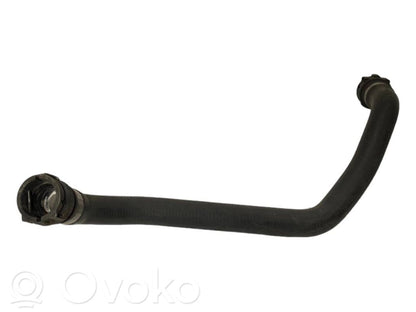 Caurulīte (-es) / šļūtene (-es)