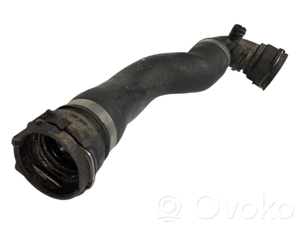 Caurulīte (-es) / šļūtene (-es)