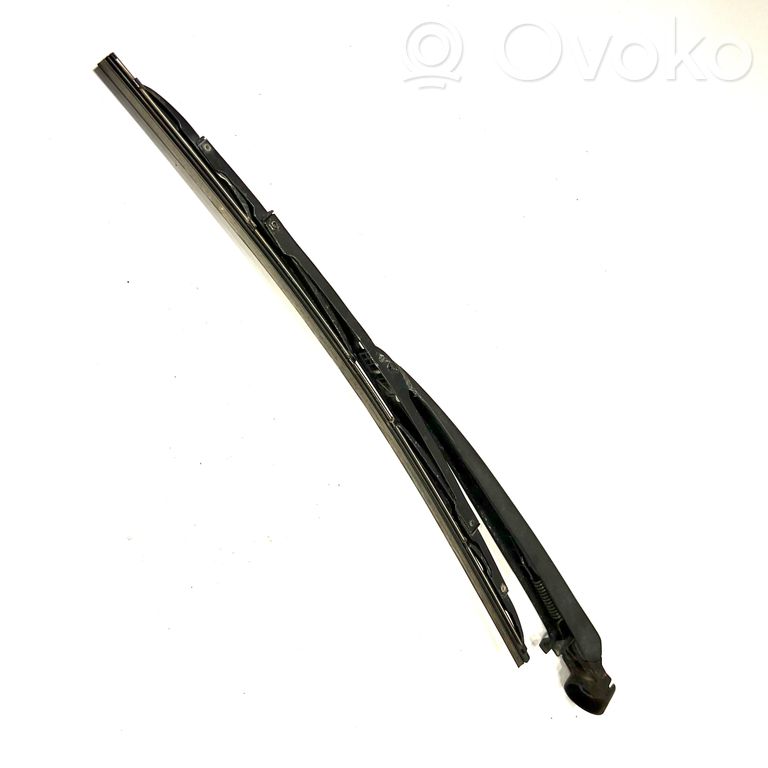 Aizmugurējā loga tīrītāja kājiņa