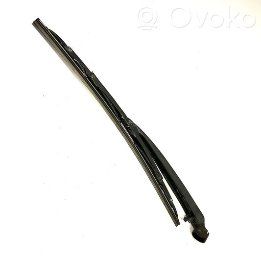 Aizmugurējā loga tīrītāja kājiņa