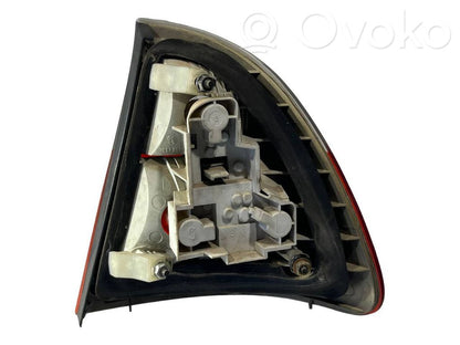 Задний фонарь в кузове