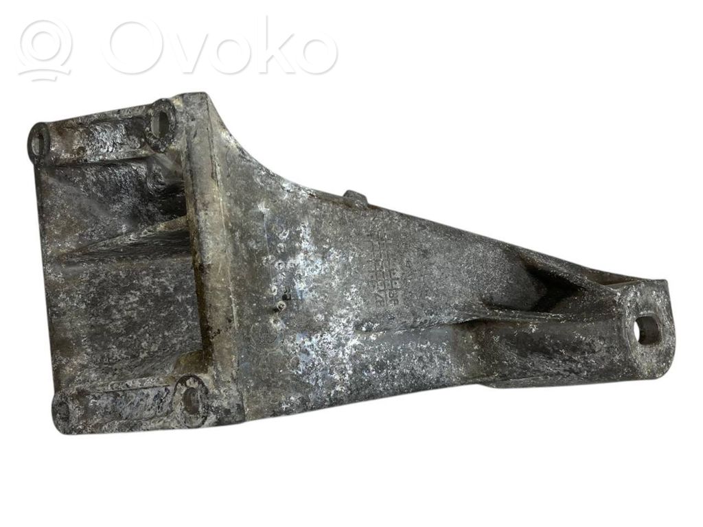 Engine mounting bracket