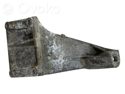 Engine mounting bracket
