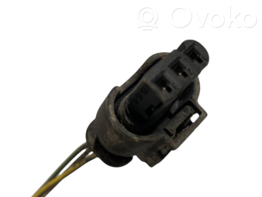 Parkošanas (PDC) sensoru vadu instalācija