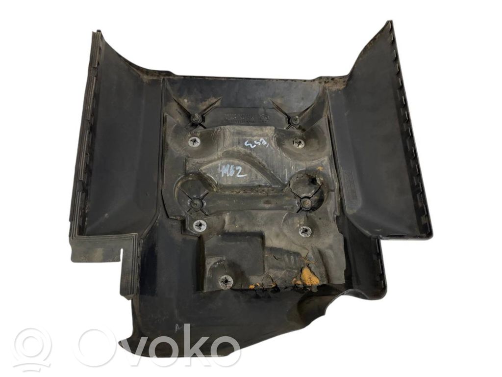 Engine cover (decorative trim)