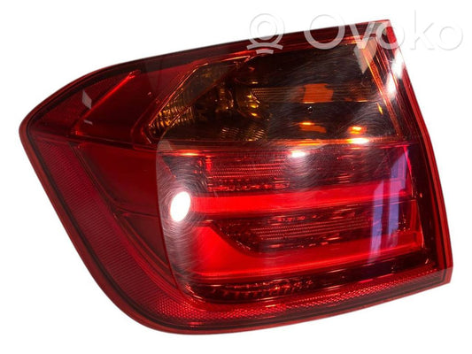 Aizmugurējais lukturis virsbūvē