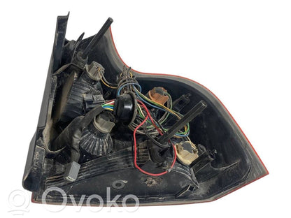 Aizmugurējais lukturis virsbūvē