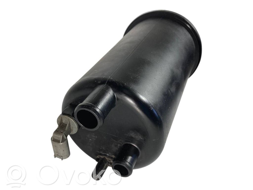 Stūres pastiprinātāja šķidruma tvertne