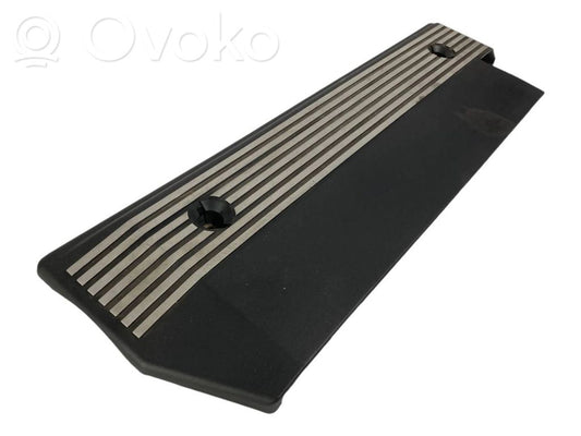 Dzinēja pārsegs (dekoratīva apdare)