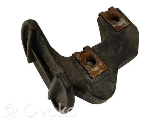 Priekšpusē bampera turētājs