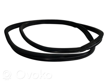 Priekšpusē apdares gumija (virsbūvē)