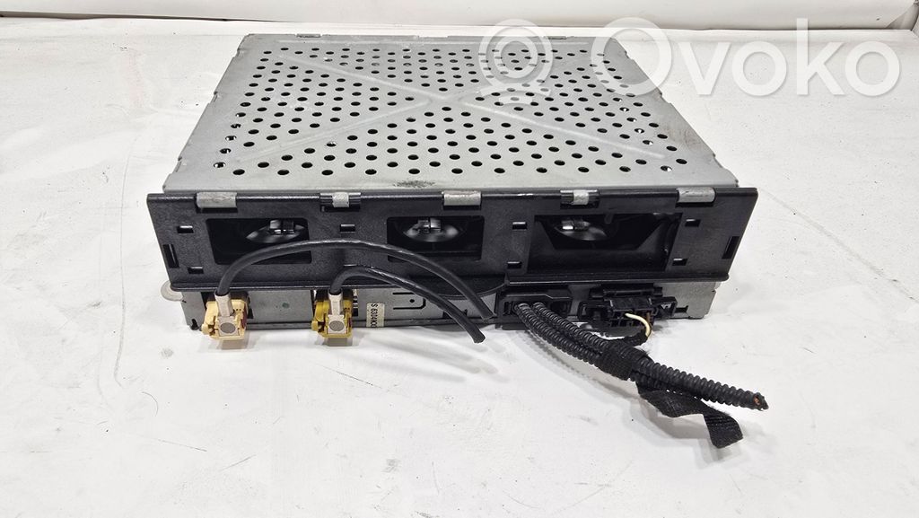 Radio / CD/DVD atskaņotājs / navigācija