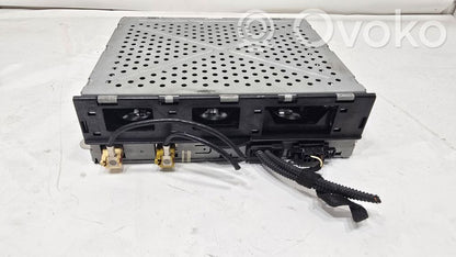 Radio / CD/DVD atskaņotājs / navigācija