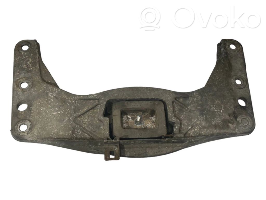 Transmission mounting bracket