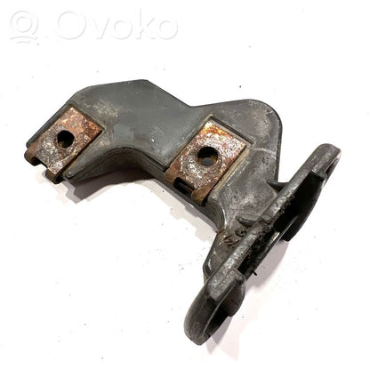 Priekšpusē bampera turētājs