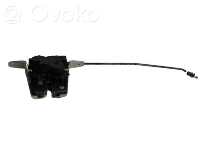 Aizmugurējā pārsega slēdzene