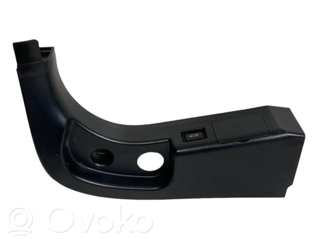 Side decorative trim for the footwell