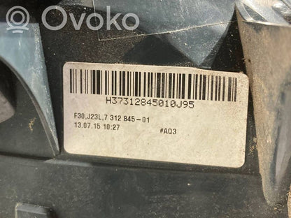 Aizmugurējais lukturis virsbūvē