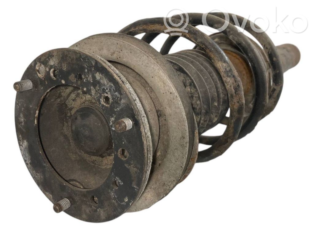 Priekšpusē amortizators ar atsperi