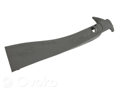 (B) statņa dekoratīvā apdare (augšdaļa)