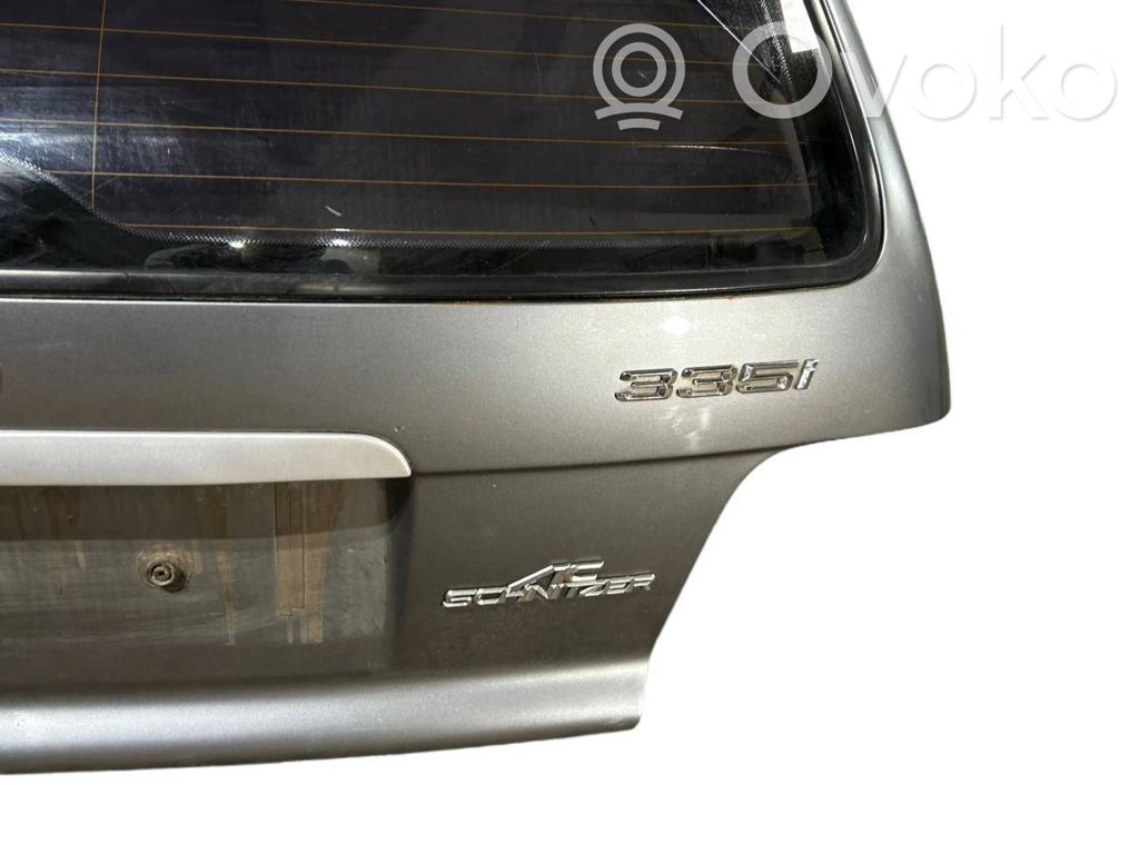 Задняя крышка (багажник)