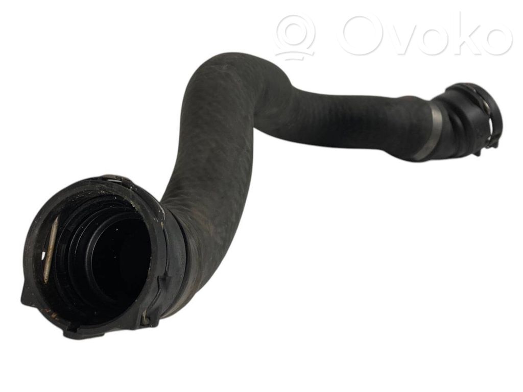 Caurulīte (-es) / šļūtene (-es)