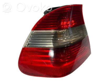 Aizmugurējais lukturis virsbūvē