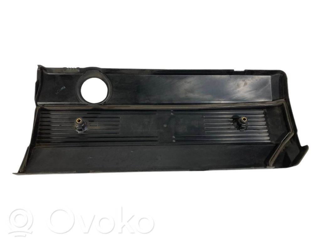 Dzinēja pārsegs (dekoratīva apdare)