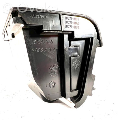 Pelnutrauks (aizmugurē)