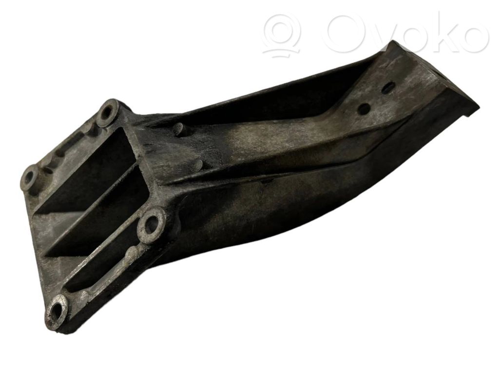 Engine mounting bracket