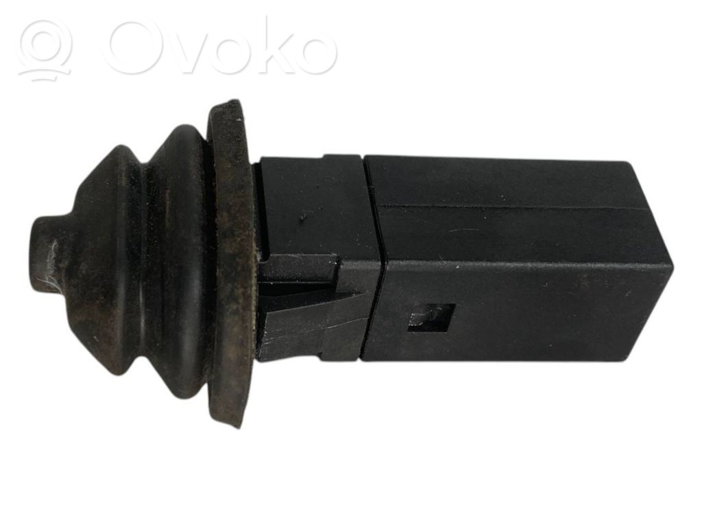 Degvielas tvertnes atvēršanas slēdzis