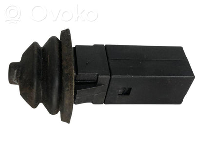 Degvielas tvertnes atvēršanas slēdzis