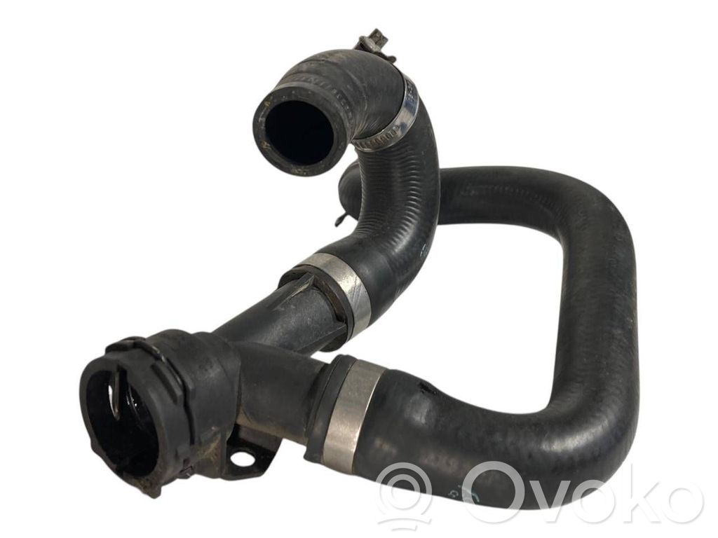 Caurulīte (-es) / šļūtene (-es)