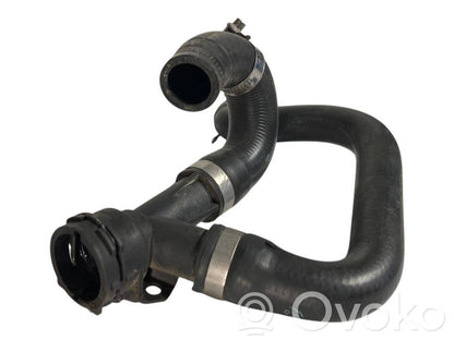 Caurulīte (-es) / šļūtene (-es)