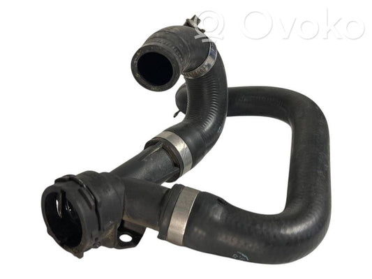 Caurulīte (-es) / šļūtene (-es)