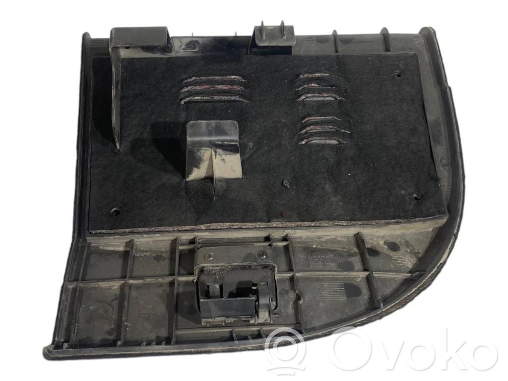 Cita veida bagāžnieka dekoratīvās apdares detaļa