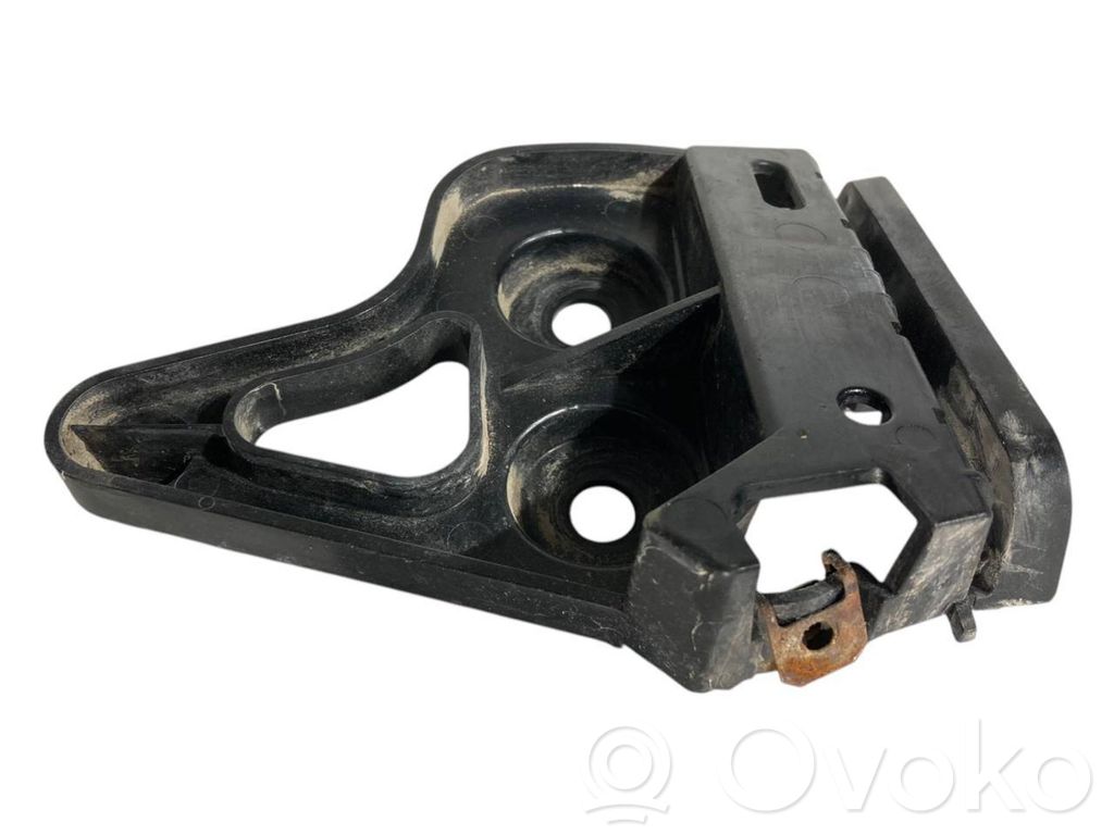 Rear bumper mounting bracket