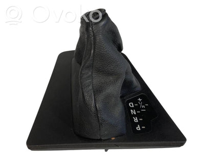 Ātrumu pārslēgšanas sviras dekoratīvā apdare (plastmasas)