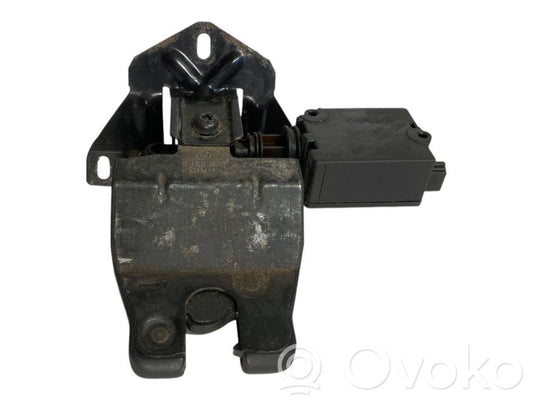 Aizmugurējā pārsega slēdzene