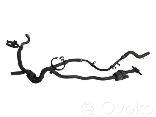 Caurulīte (-es) / šļūtene (-es)