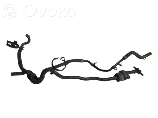 Caurulīte (-es) / šļūtene (-es)