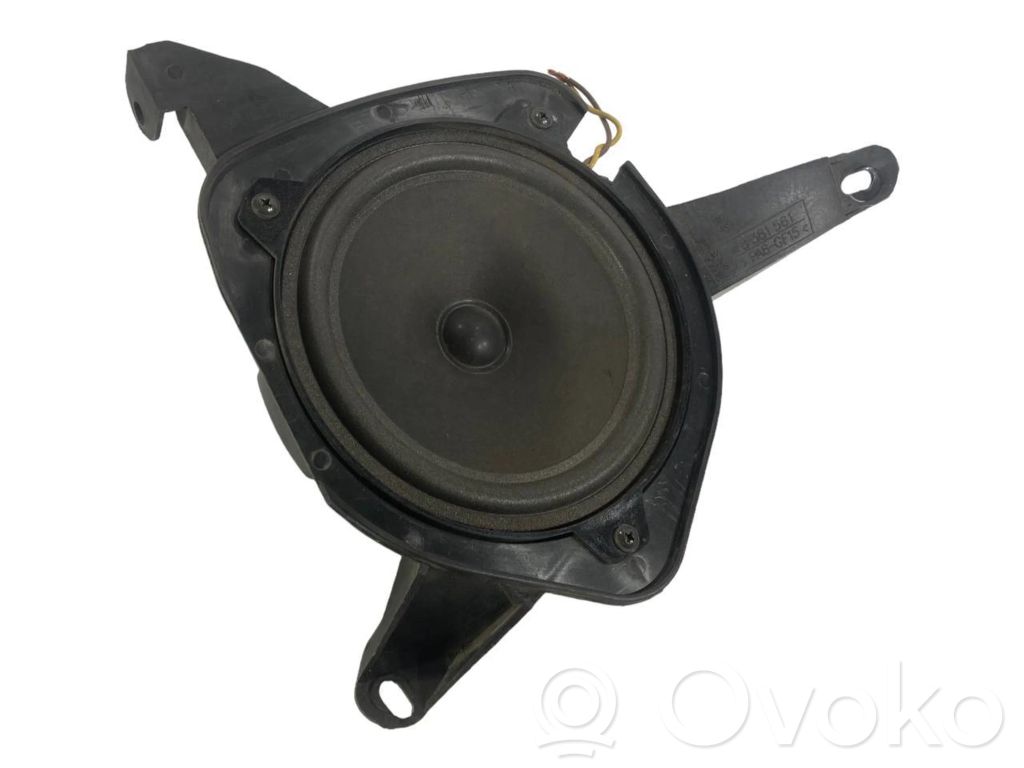 Динамик(и) в передней двери