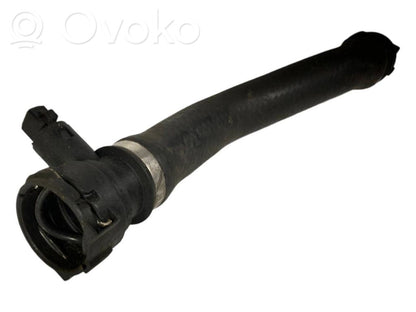 Caurulīte (-es) / šļūtene (-es)