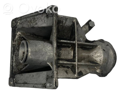 Pusass sakabes gultņa stiprinājums