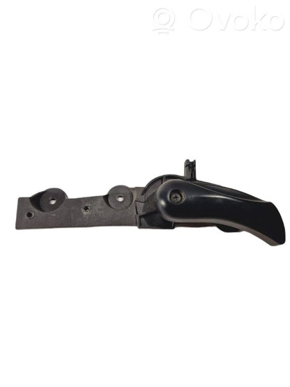 Dzinēja pārsega attaisīšanas rokturītis