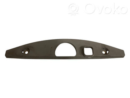 Augšējā dekoratīvā apdare (pie loga)